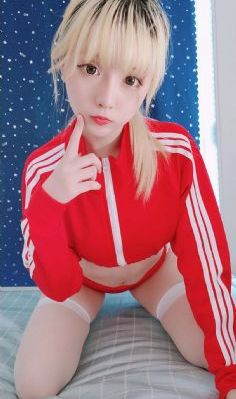 日本少妇挤乳喷奶水喂男人_免费高清日本成人在线