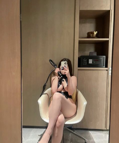 办公室秘书跨坐蹭揉H在线观看_DVD免费观看超清