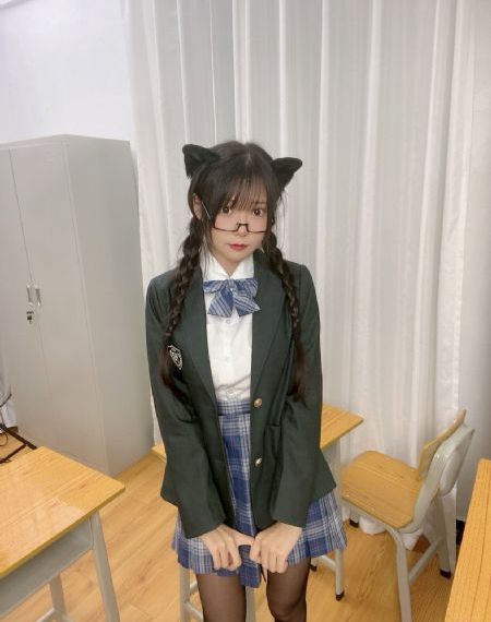 国产看中国美女毛茸茸的逼逼_日韩在线播放专区